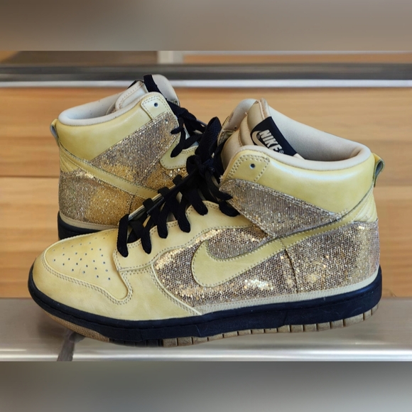 NIKE DUNK HIGH WOMEN'S GOLD GLITTER BASKETBALL SNEAKERS SIZE 11 - Picture 3 of 5